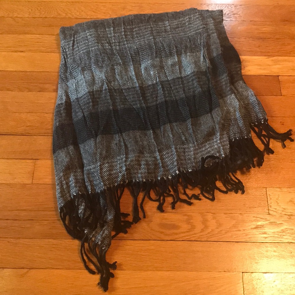 Rubbish brand - Super soft scarf - never worn